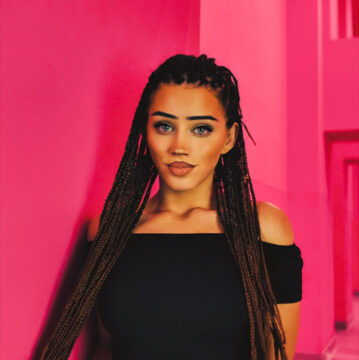 d03-Img-Girl-Locks.jpg